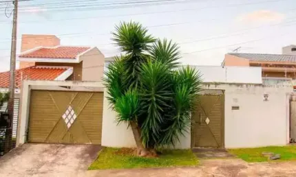Casa para Venda em Guarapuava, Santa Cruz, 4 dormitórios, 1 suíte, 2 vagas