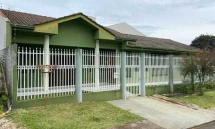 Casa para Venda em Guarapuava, Santa Cruz, 3 dormitórios, 2 banheiros, 2 vagas