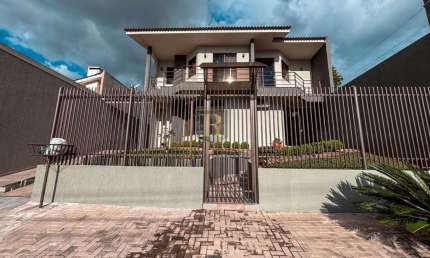 Sobrado para Venda em Guarapuava, Trianon, 4 dormitórios, 1 suíte, 4 vagas