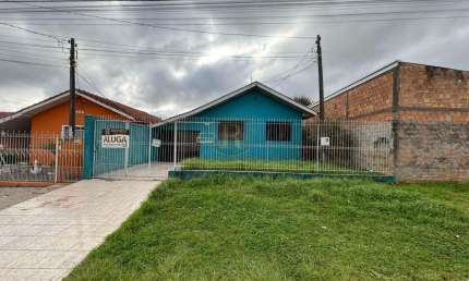 Casa para Locação em Guarapuava, São Cristovão, 2 dormitórios, 1 banheiro, 2 vagas