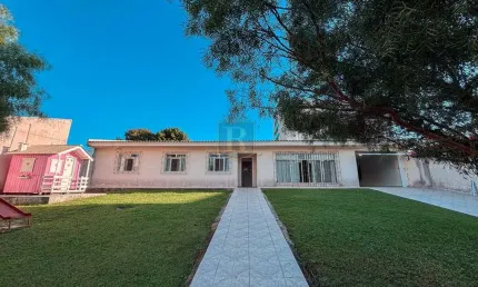 Casa para Venda em Guarapuava, Santa Cruz, 6 dormitórios, 2 suítes, 2 vagas