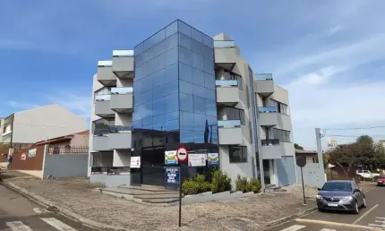 Imóvel Comercial para Venda em Guarapuava, Centro, 5 dormitórios, 1 suíte, 2 banheiros, 2 vagas