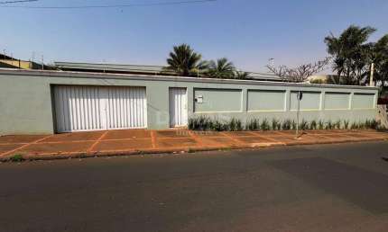 Casa com 5 quartos à venda no Centro, Barretos 