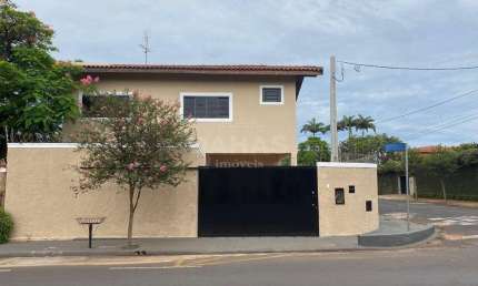Casa com 4 quartos para alugar no Primavera, Barretos 