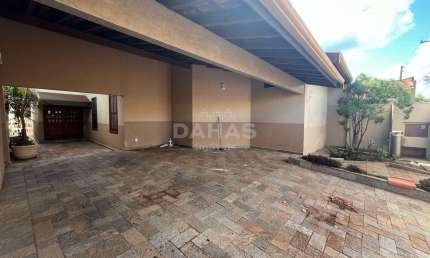 Casa com 3 quartos para alugar no Centro, Barretos 