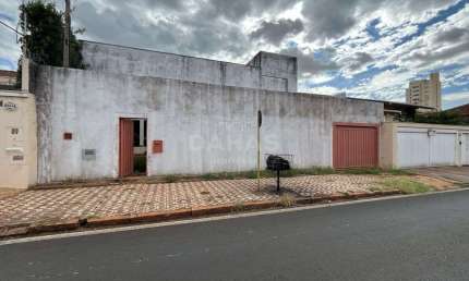 Casa com 3 quartos à venda no Centro, Barretos 