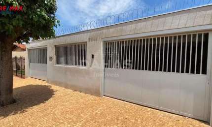 Casa com 3 quartos à venda no Centro, Barretos 