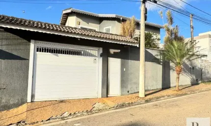 Casa com 3 suítes sendo 1 suíte no térreo, são 230 metros de construção
