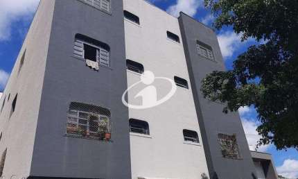 Apartamento com 3 quartos para alugar na Nossa Senhora Aparecida, Uberlândia  por R$ 1.300