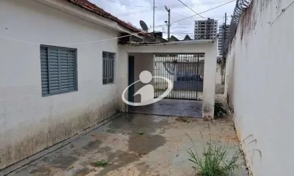 Casa com 3 quartos para alugar no Martins, Uberlândia  por R$ 1.500