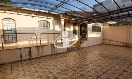 Casa comercial com 2 salas para alugar no Vigilato Pereira, Uberlândia  por R$ 5.000