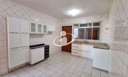 Apartamento com 3 quartos para alugar no Osvaldo Rezende, Uberlândia  por R$ 1.800