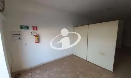 Ponto comercial para alugar em São Jorge, Uberlândia  por R$ 1.200