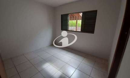 Casa com 3 quartos para alugar no Patrimônio, Uberlândia  por R$ 3.400