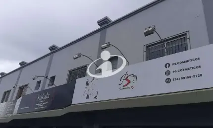 Sala comercial para alugar no Brasil, Uberlândia  por R$ 1.000