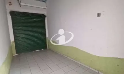 Casa com 3 quartos para alugar no Centro, Uberlândia  por R$ 1.800