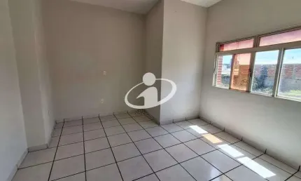Apartamento com 3 quartos para alugar no Bom Jesus, Uberlândia  por R$ 1.300