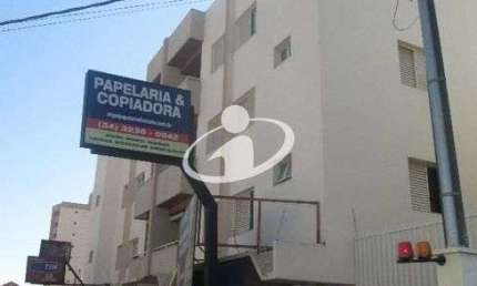 Apartamento com 3 quartos para alugar no Martins, Uberlândia  por R$ 1.700