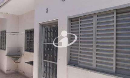Casa com 1 quarto para alugar no Umuarama, Uberlândia  por R$ 800