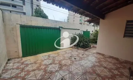 Casa com 3 quartos para alugar no Morada da Colina, Uberlândia  por R$ 3.200