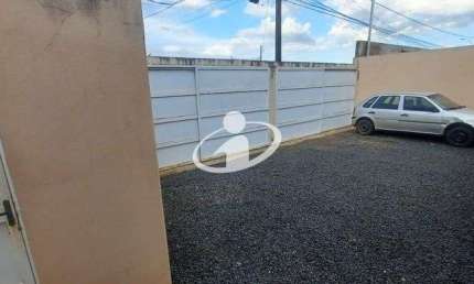 Casa com 2 quartos para alugar no Jardim Ipanema I, Uberlândia  por R$ 980