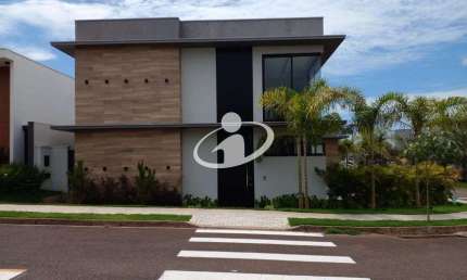 Casa em condomínio fechado com 4 quartos para alugar em Laranjeiras, Uberlândia  por R$ 23.000