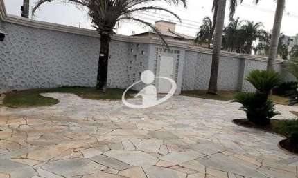 Casa comercial com 5 salas para alugar na Cidade Jardim, Uberlândia  por R$ 9.800