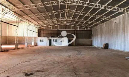 Barracão / Galpão / Depósito com 3 salas para alugar em São Jorge, Uberlândia  por R$ 24.000