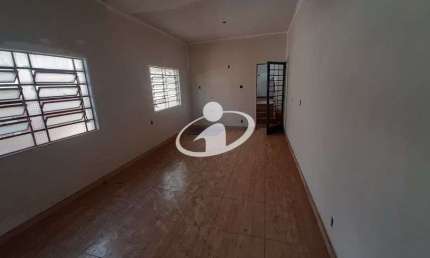 Casa com 4 quartos para alugar no Lidice, Uberlândia  por R$ 4.000