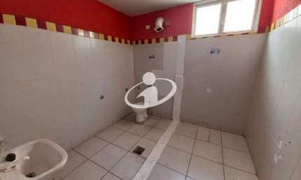 Casa comercial com 3 salas para alugar no Tabajaras, Uberlândia  por R$ 3.500