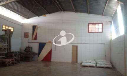 Barracão / Galpão / Depósito para alugar no Chácaras Tubalina e Quartel, Uberlândia  por R$ 12.000