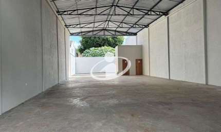 Barracão / Galpão / Depósito para alugar no Brasil, Uberlândia  por R$ 7.000