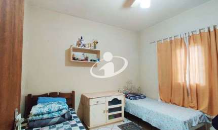 Casa com 5 quartos à venda no Santa Mônica, Uberlândia , 212 m2 por R$ 700.000