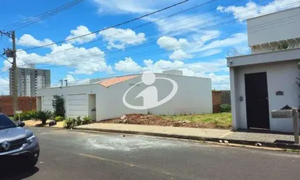 Terreno à venda em Laranjeiras, Uberlândia  por R$ 200.000
