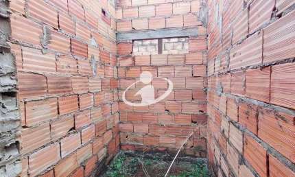 Casa com 3 quartos à venda no Jardim Ipanema II, Uberlândia  por R$ 300.000