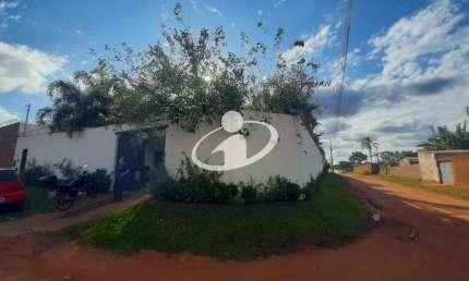 Casa com 3 quartos para alugar no Morada Nova, Uberlândia  por R$ 6.000
