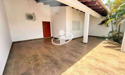 Casa com 3 quartos para alugar no Jardim Karaíba, Uberlândia  por R$ 5.500