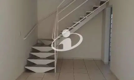 Casa com 2 quartos para alugar no copacabana, uberlândia  por r$ 2.300