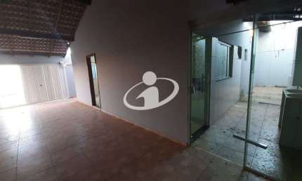 Casa com 3 quartos para alugar no Jardim Ipanema I, Uberlândia  por R$ 2.500