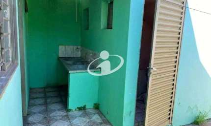 Casa com 2 quartos para alugar no Daniel Fonseca, Uberlândia  por R$ 1.400