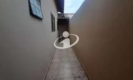 Casa com 2 quartos para alugar no Fundinho, Uberlândia  por R$ 1.100