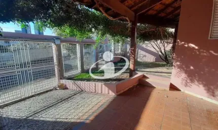 Casa com 3 quartos para alugar no Tabajaras, Uberlândia  por R$ 3.800