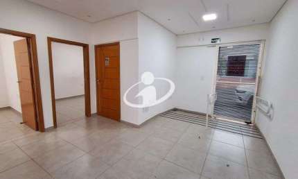Casa comercial com 3 salas para alugar no Lidice, Uberlândia  por R$ 2.900
