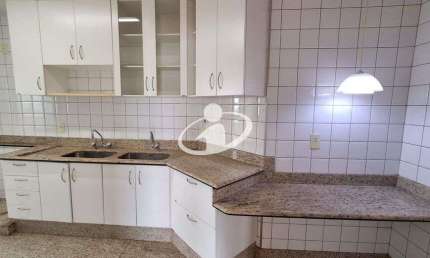 Apartamento com 3 quartos para alugar no Brasil, Uberlândia  por R$ 2.650