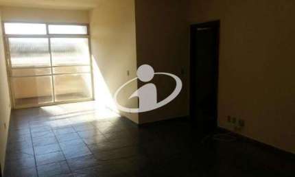 Apartamento com 3 quartos para alugar no Martins, Uberlândia  por R$ 1.700