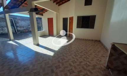 Casa com 4 quartos para alugar no Brasil, Uberlândia  por R$ 3.200