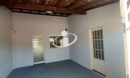 Casa com 3 quartos para alugar no Taiaman, Uberlândia  por R$ 1.700