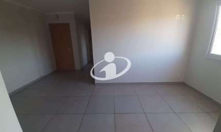 Apartamento com 2 quartos para alugar no Brasil, Uberlândia  por R$ 1.500