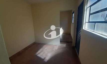 Casa com 1 quarto para alugar no Tubalina, Uberlândia  por R$ 600