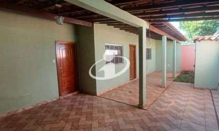 Casa com 3 quartos para alugar no Minas Gerais, Uberlândia  por R$ 1.500